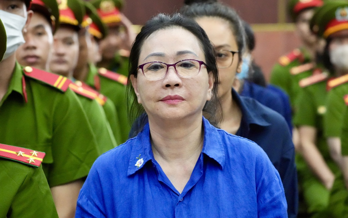 Bà Trương Mỹ Lan khóc, xin giảm nhẹ cho cấp dưới