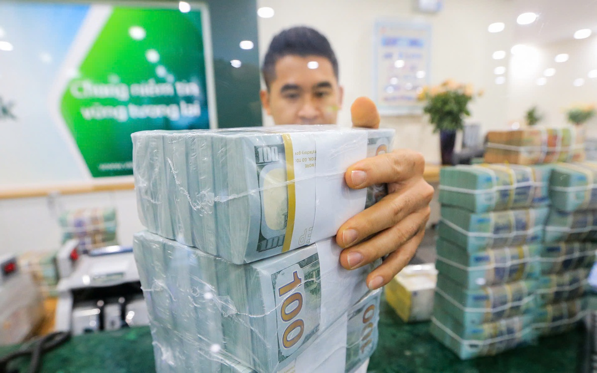 Tin tức sáng 27-3: TP.HCM đổi nơi cấp phù hiệu xe kinh doanh vận tải; Kho bạc chào mua 1,2 tỉ USD