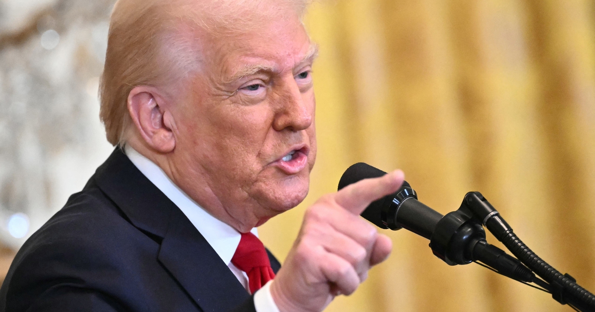Ông Trump đòi cắt tiền của Đài NPR và PBS