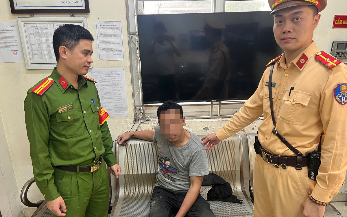 Dùng gậy tấn công người đi đường ở Hà Nội, gây đổ máu