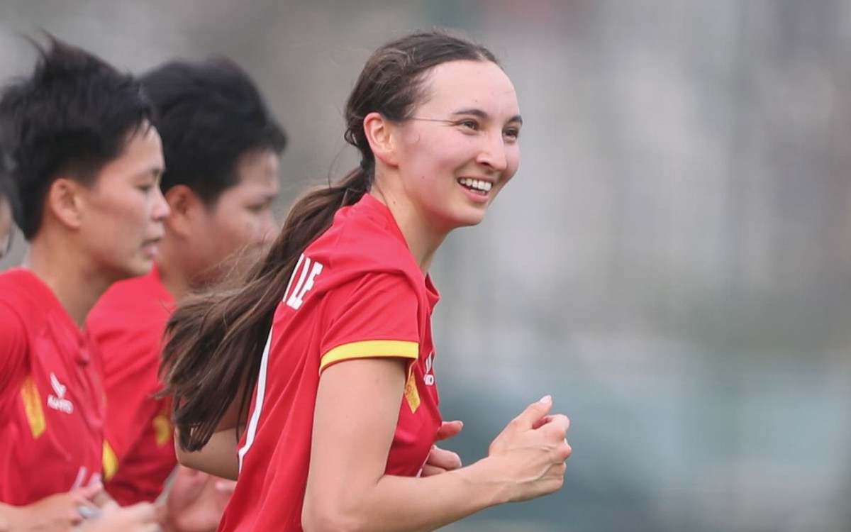 Cầu thủ Việt kiều Mỹ ghi siêu phẩm ở giải nữ Cúp Quốc gia