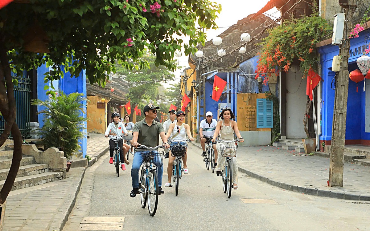 Nhộn nhịp lên tour dịp lễ 30-4