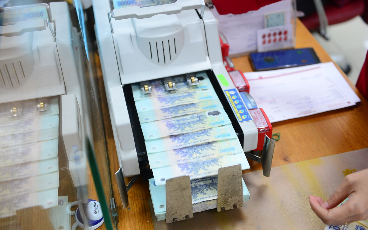 Tin tức sáng 4-3: Thêm nhiều ngân hàng giảm lãi suất; Tài sản ông Phạm Nhật Vượng tăng 2.000 tỉ