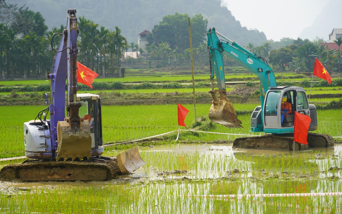 Khởi công thêm đường dây 500kV quy mô 7.410 tỉ đồng, làm thủ tục kỷ lục hơn 3 tháng