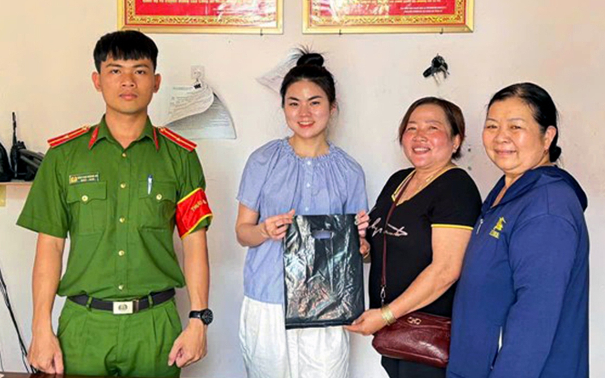 Cửa hàng bánh mì trả lại hơn 100 triệu đồng cho người đánh rơi