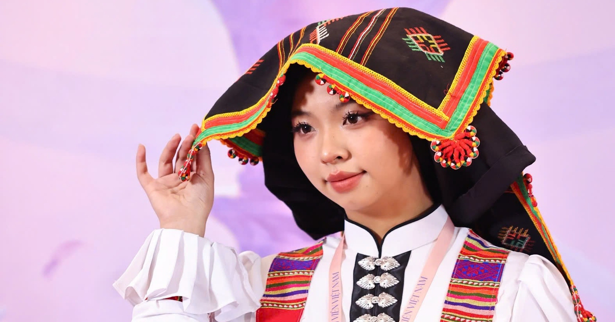 Thí sinh Hoa khôi Sinh viên Việt Nam tự tin mặc trang phục dân tộc vào vòng thi casting