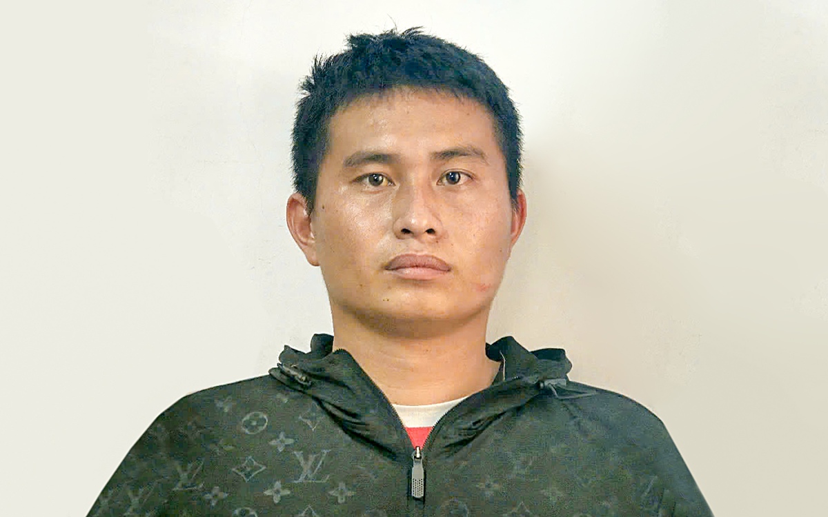 Vụ ba cuộn vải bạt rơi đè chết bảo vệ: Khởi tố tài xế tội vô ý làm chết người