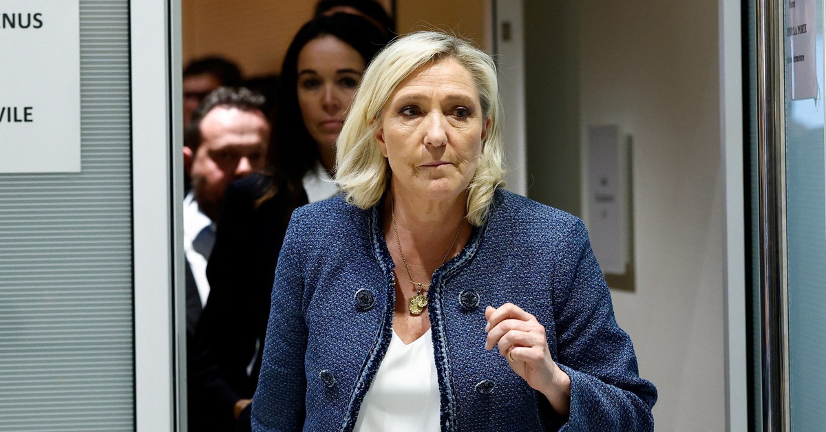 Bà đầm cực hữu Marine Le Pen bị kết tội biển thủ và cấm tranh cử tổng thống  Pháp - Tuổi Trẻ Online
