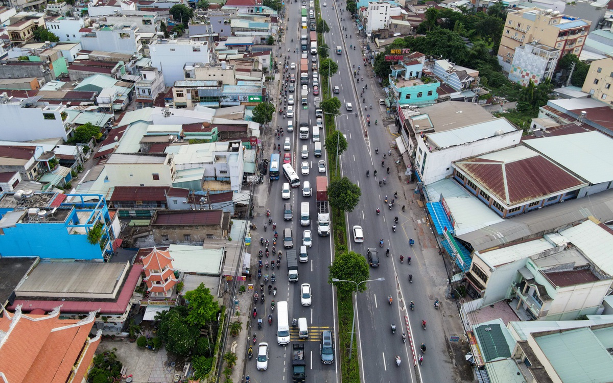 Tin tức sáng 8-3: Chuỗi nghỉ dưỡng của ông Phạm Nhật Vượng nộp hồ sơ niêm yết cổ phiếu 17.933 tỉ