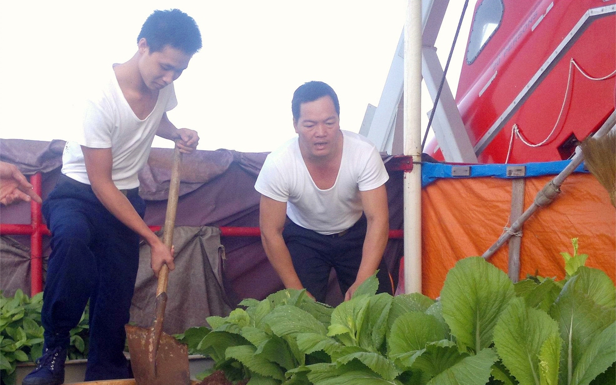 8-3 của vợ lính nhà giàn DK1