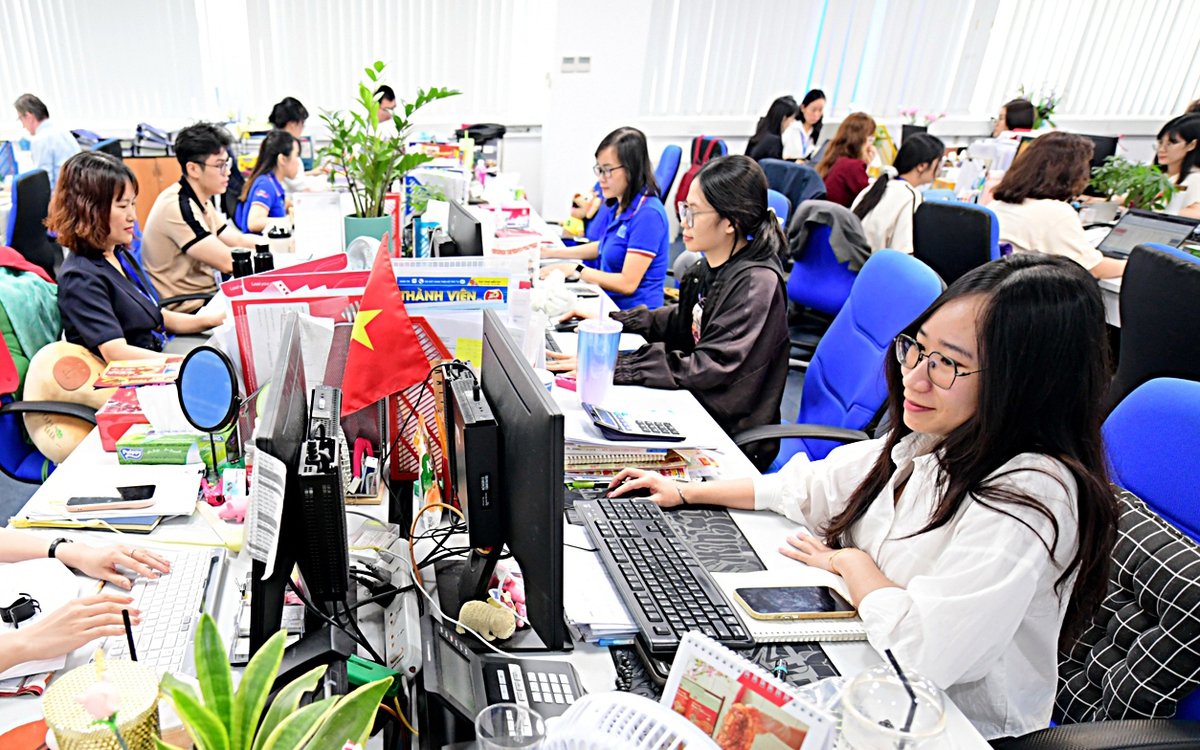 Phụ nữ hiện đại: Gánh vác hay gánh... vui?