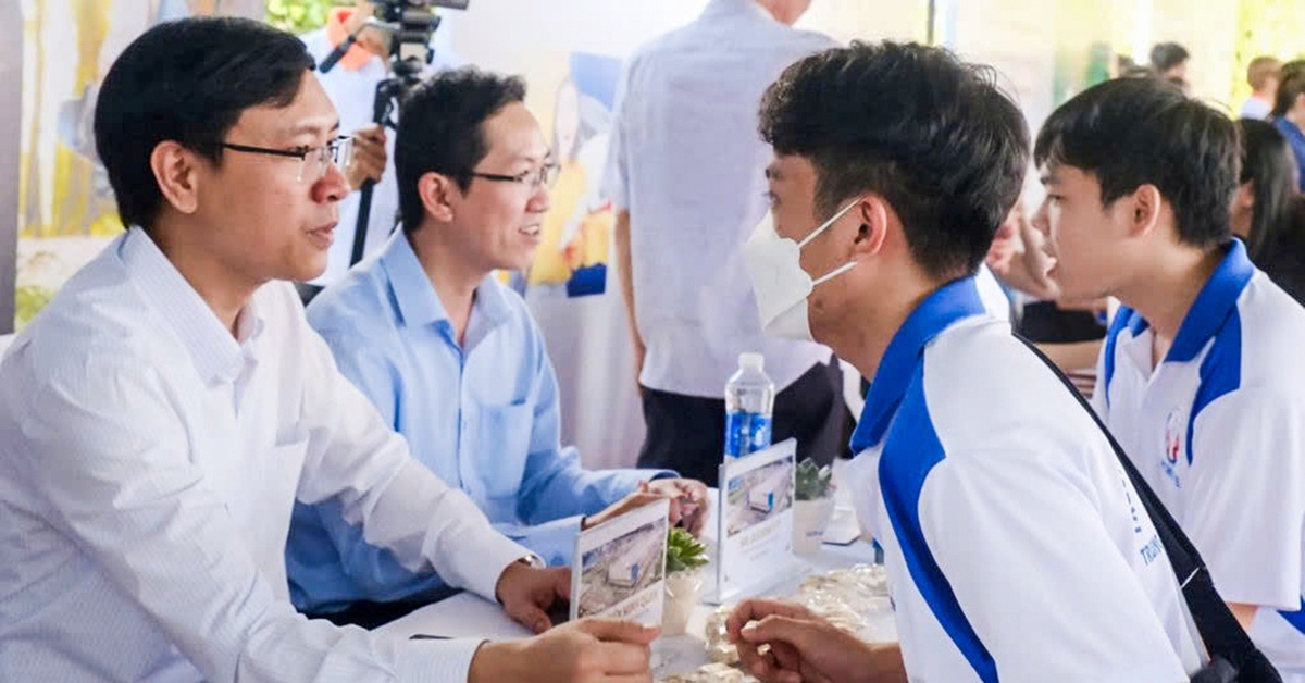 Ngày hội tuyển dụng, có doanh nghiệp muốn tuyển cả ngàn lao động