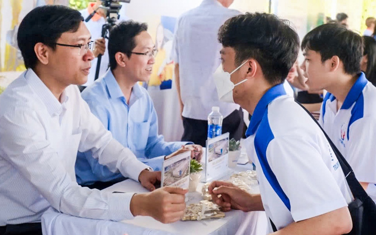 Ngày hội tuyển dụng, có doanh nghiệp muốn tuyển cả ngàn lao động