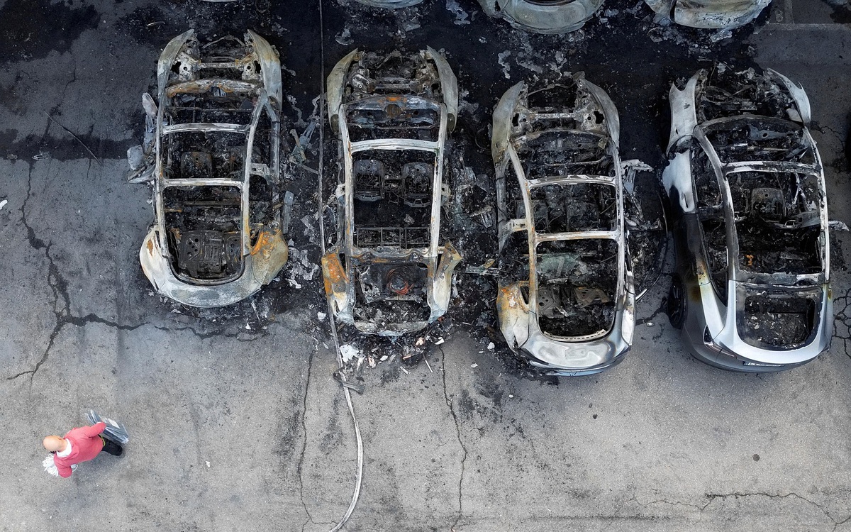 Ông Musk tố vụ đốt phá đại lý Tesla ở Rome là hành động khủng bố