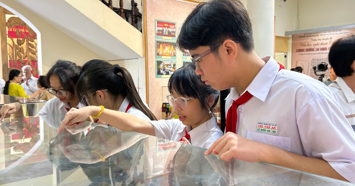 Trưng bày hơn 400 hình ảnh, hiện vật về chặng đường 50 năm văn học nghệ thuật Cần Thơ