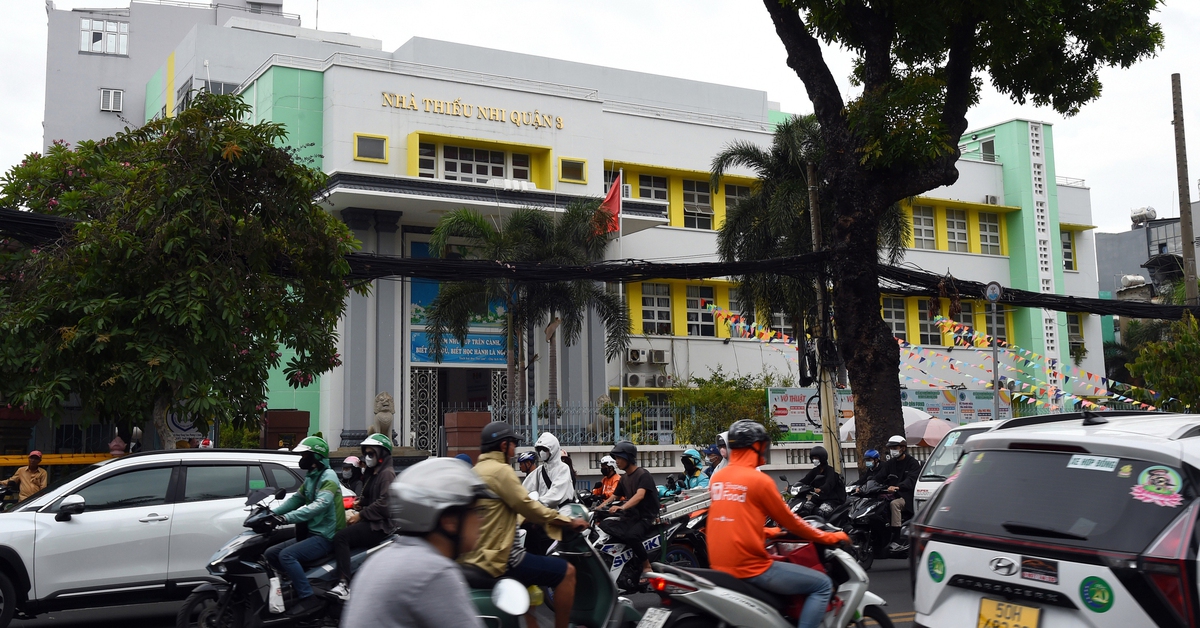 Trụ sở dôi dư thành sân chơi cộng đồng