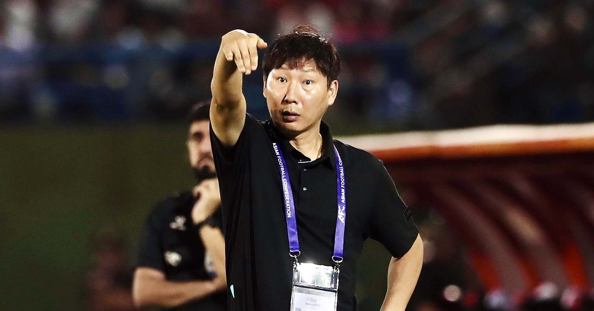 HLV Kim Sang Sik dẫn dắt các ngôi sao Đông Nam Á đấu Manchester United