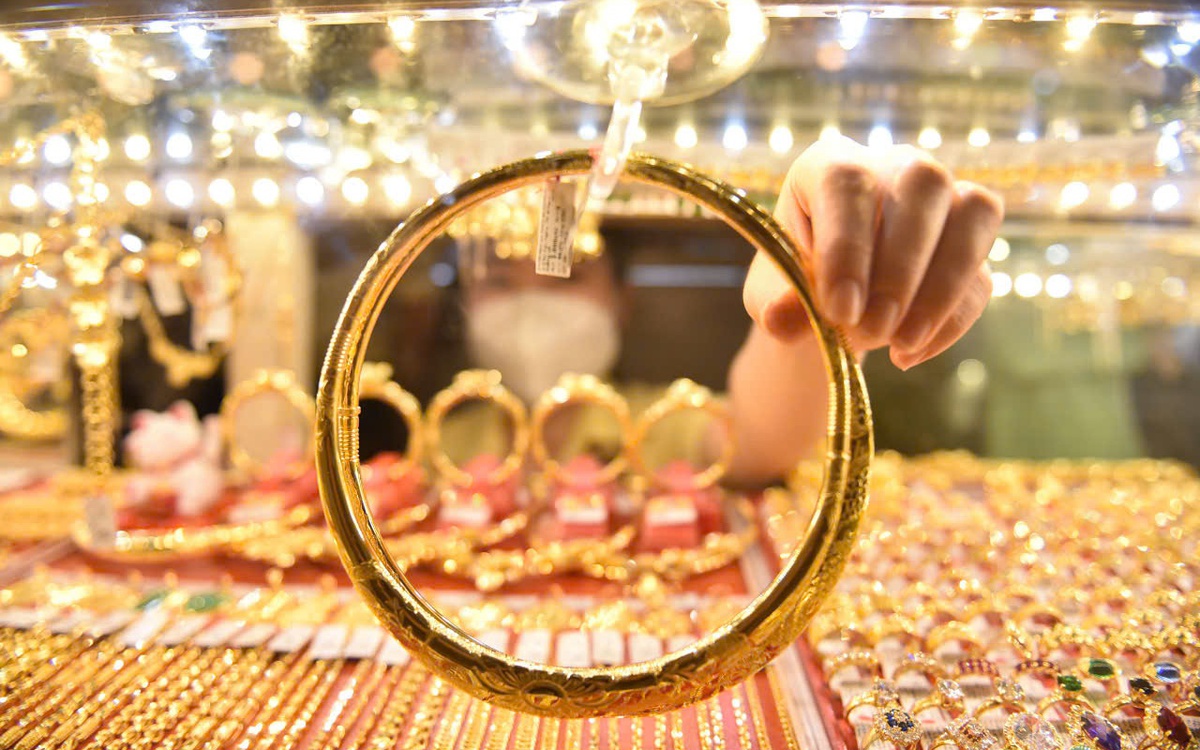 Giá vàng lập kỷ lục mới: 104 triệu đồng/lượng