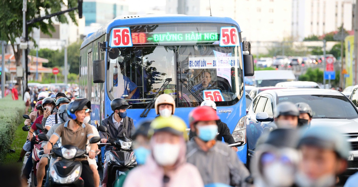 Yêu cầu đơn vị quản lý xe buýt 56 xin lỗi khách bị tịch thu thẻ sinh viên