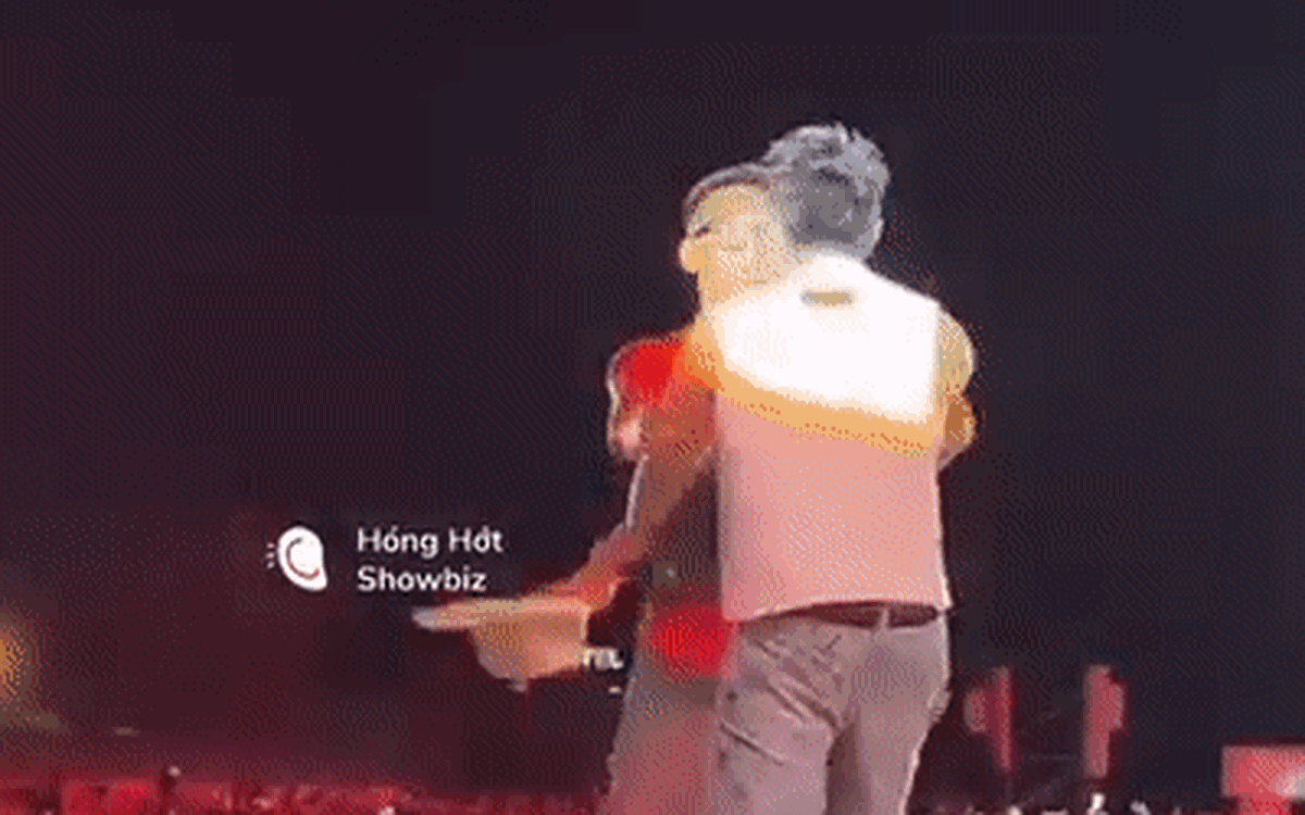 Fan cuồng ghì đầu, cào xước tay Sơn Tùng M-TP, đội ngũ bảo vệ bị chê