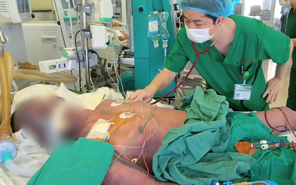 Người đàn ông nguy kịch sau khi ăn lòng heo