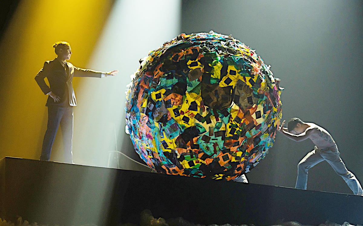 Ba năm một dự án nghệ thuật trả ơn... rác