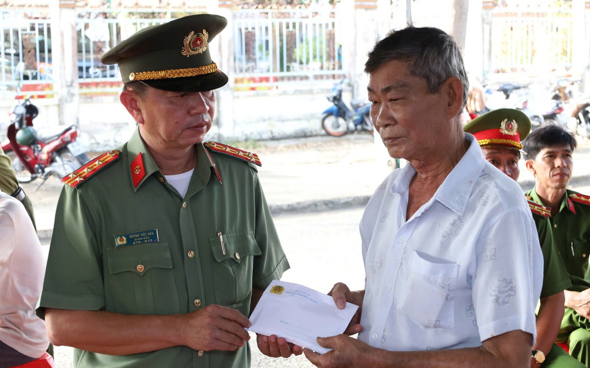 Đại úy công an hy sinh trong lúc bắt người dùng ghe cào điện đánh bắt cá trái phép