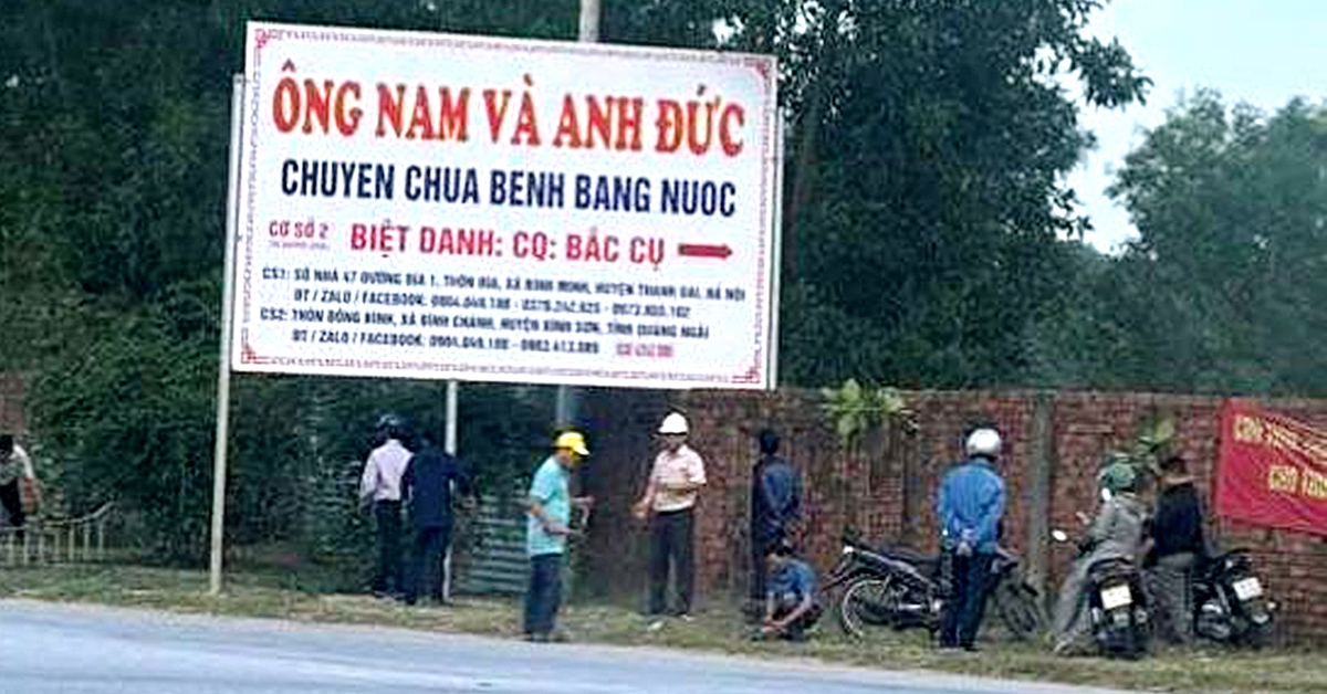 Tháo dỡ biển quảng cáo 'chữa bệnh bằng nước'