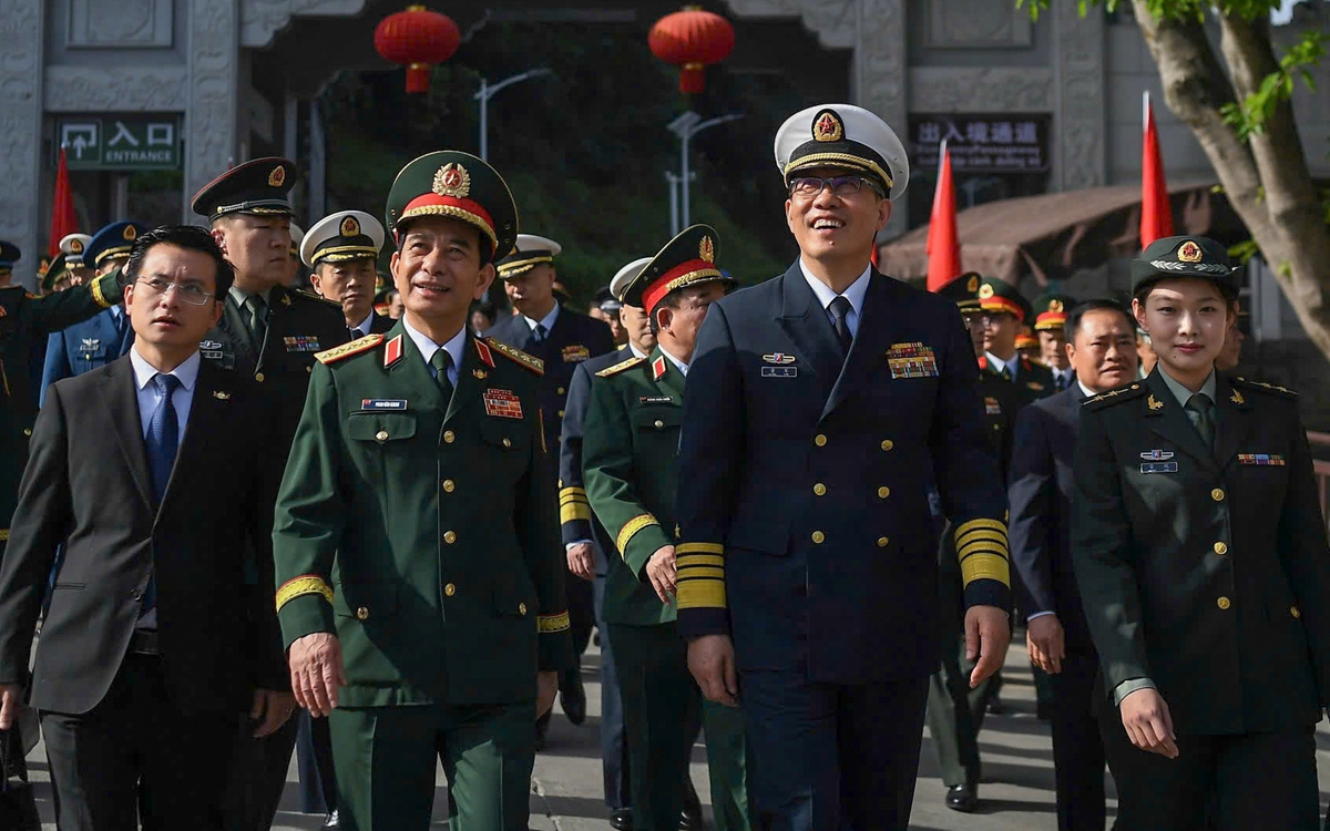 Hai bộ trưởng quốc phòng Việt Nam, Trung Quốc thăm cửa khẩu thông minh Hữu Nghị Quan