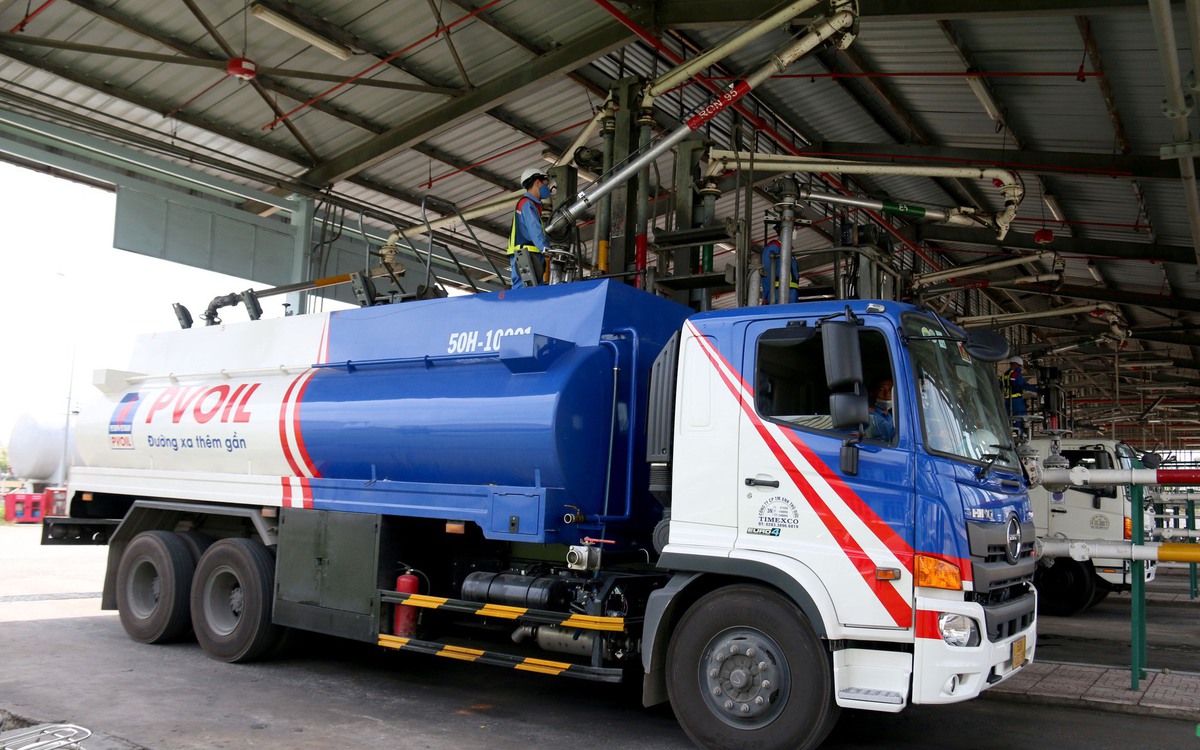 Trước áp lực dư cung cộng thuế đối ứng, PVOIL và Petrolimex đặt kế hoạch kinh doanh ra sao?
