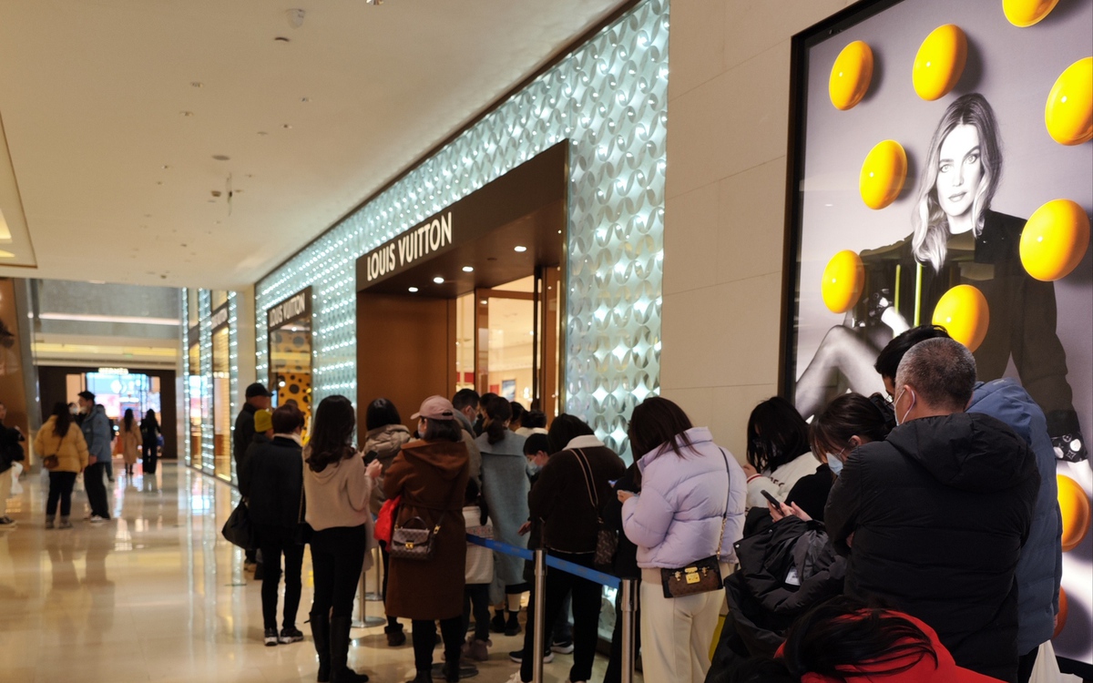 Các thương hiệu thời trang toàn cầu tăng giá vì 'bão' thuế quan