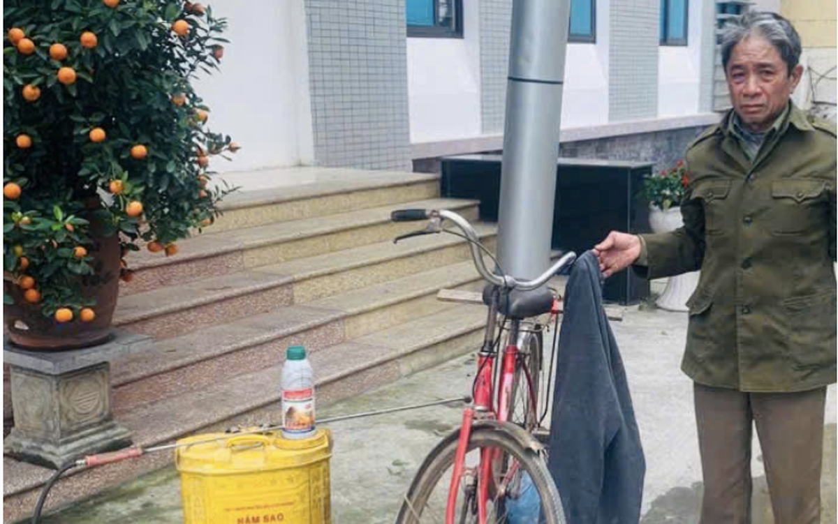 Bị khởi tố vì dùng thuốc cỏ phun vào ruộng hoa cúc của hàng xóm