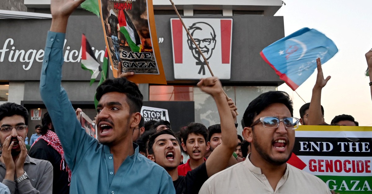 Pakistan bắt 160 người sau khi đám đông tấn công hàng loạt cửa hàng gà ...