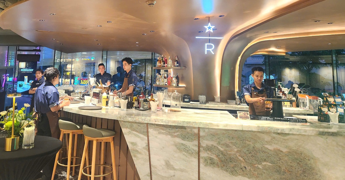 Trả mặt bằng cũ vài trăm triệu, Starbucks chi hàng tỉ đồng thuê mặt bằng mới