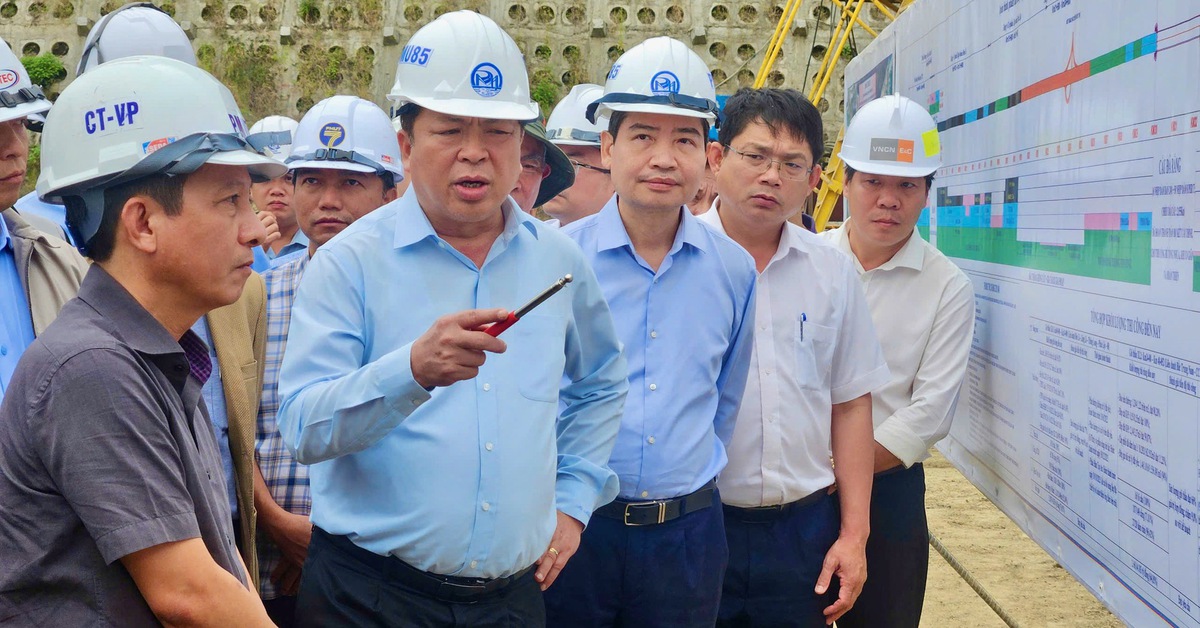 Bộ trưởng Bộ Xây dựng yêu cầu phải thông xe toàn tuyến cao tốc qua Phú Yên cuối năm nay