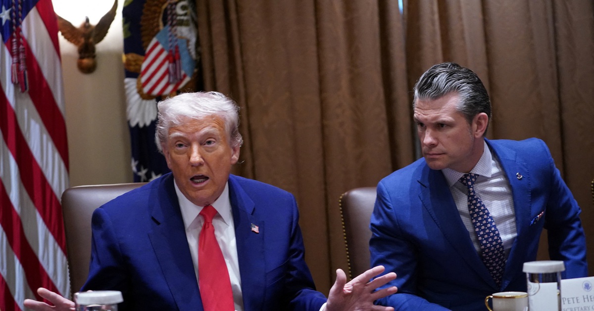 Ông Trump ủng hộ bộ trưởng quốc phòng trong bê bối rò rỉ tin mật