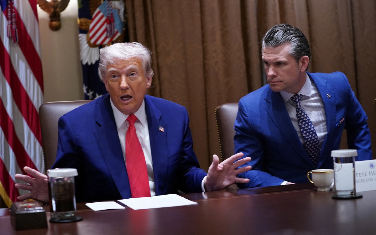 Ông Trump ủng hộ bộ trưởng quốc phòng trong bê bối rò rỉ tin mật