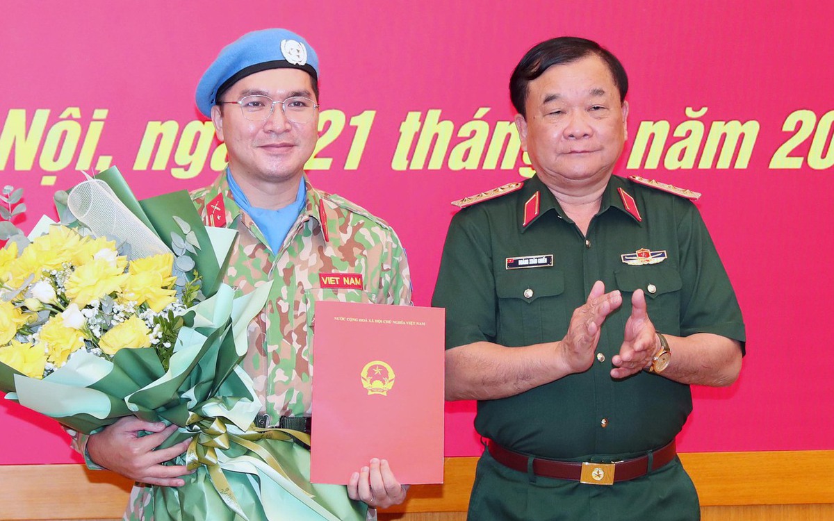 Trao quyết định của Chủ tịch nước cho sĩ quan làm nhiệm vụ gìn giữ hòa bình Liên hợp quốc