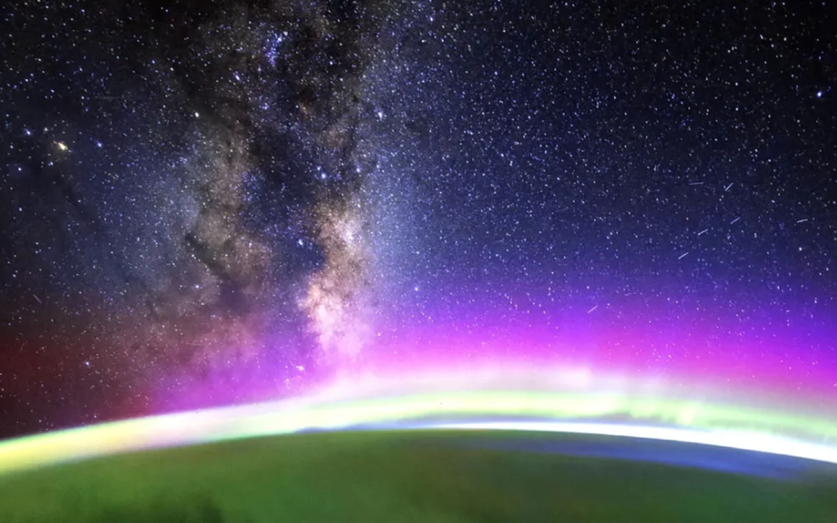 Ngắm Trái đất đẹp kỳ ảo dưới ống kính phi hành gia