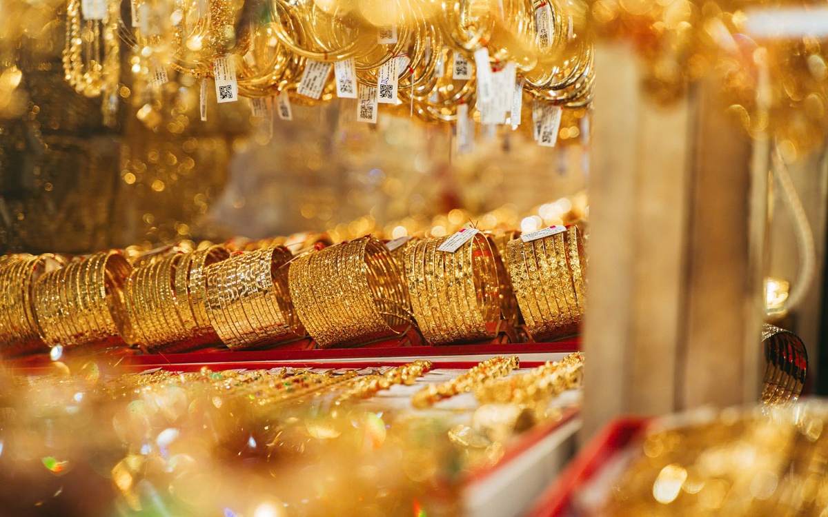 Nóng: Giá vàng thế giới tăng như vũ bão, vượt 3.400 USD/ounce