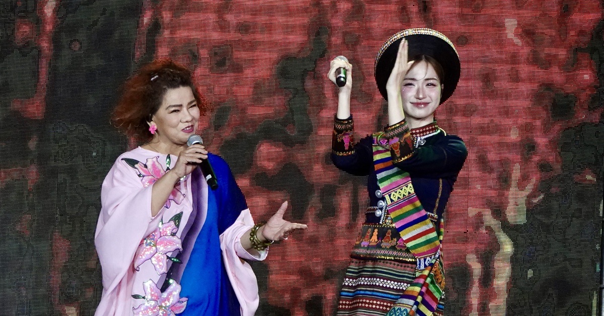 ‘Hẹn ước Bắc Nam’: sân Mỹ Đình bùng nổ với xe tăng, pháo hoa, Như có Bác Hồ trong ngày vui đại thắng