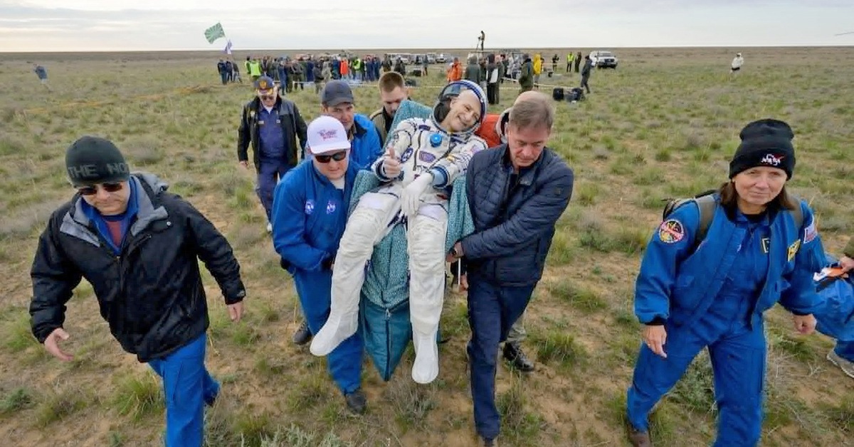 Cột mốc đáng nhớ của phi hành gia NASA ở tuổi 70