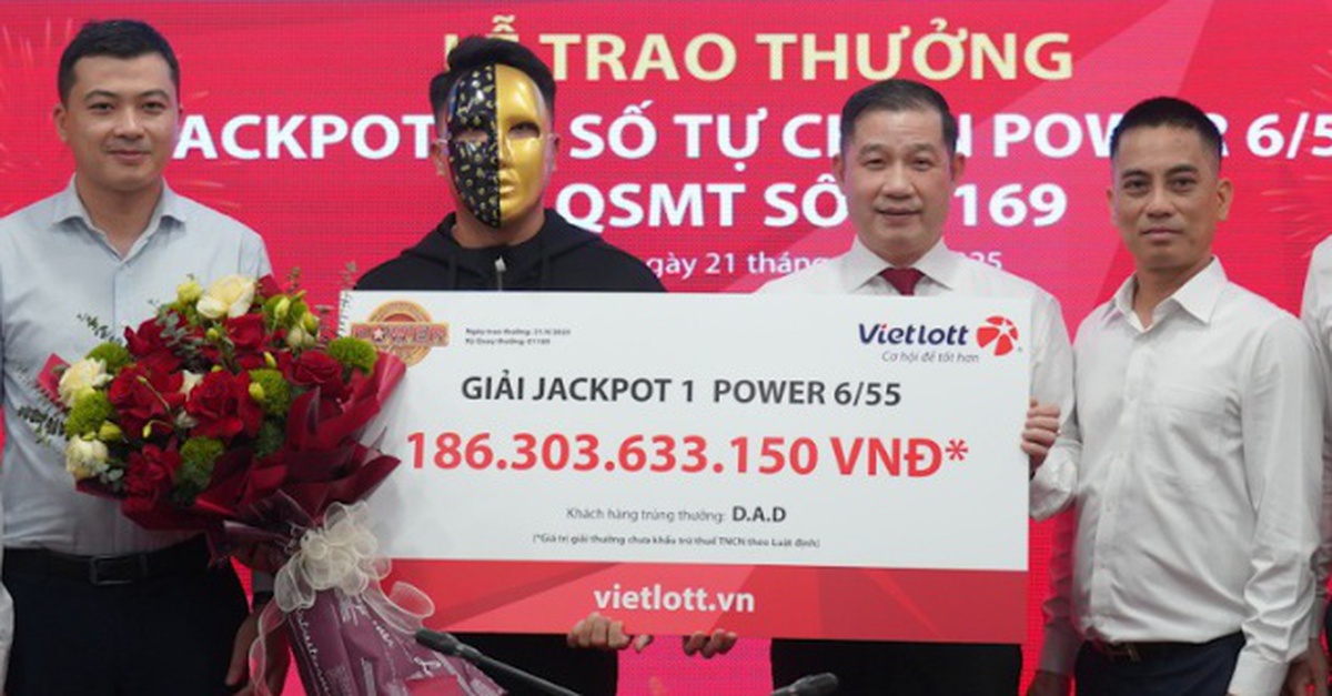 Trúng số Vietlott hơn 186 tỉ đồng, nam thanh niên ở Bình Dương không thể tin nổi