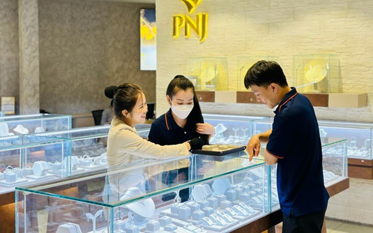 Thiếu nguồn cung lúc giá vàng tặng dựng đứng, đại gia PNJ báo lãi sụt giảm