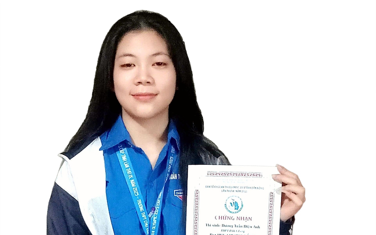 Tuổi thơ đầy ký ức buồn, Diệu Anh quyết học thật giỏi để không là đứa cháu 'nuôi báo cô'