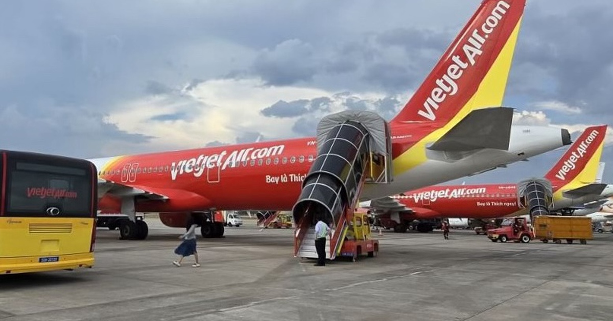Vietjet Air tự thực hiện dịch vụ mặt đất ở Tân Sơn Nhất, SAGS ‘hụt’ thu hàng trăm tỉ đồng?