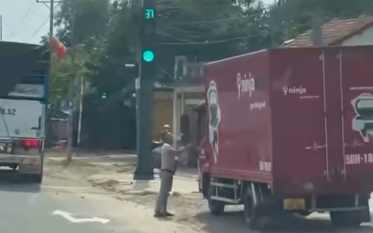 2 người chặn đầu xe tải, tấn công vào mặt tài xế bị công an mời làm việc