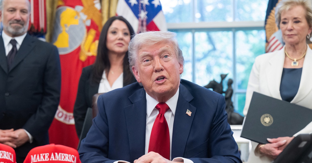 Ông Trump đối mặt tứ bề thọ địch vì chính sách thuế đối ứng