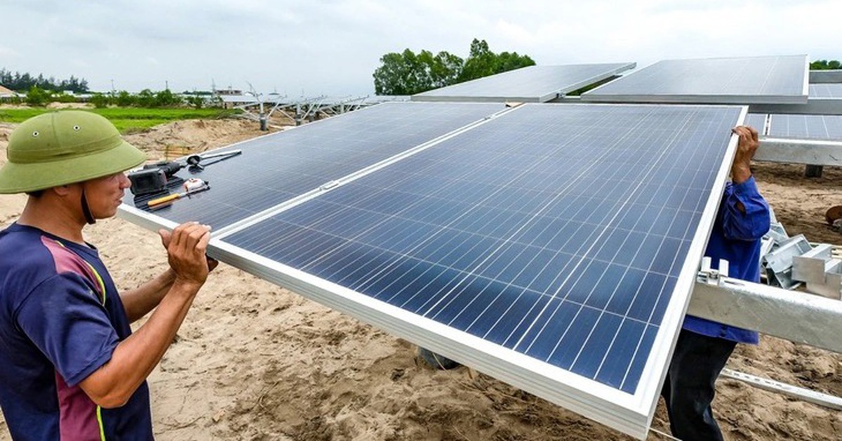 Việt Nam sẵn sàng trao đổi với Mỹ về việc áp thuế pin năng lượng mặt trời 800%