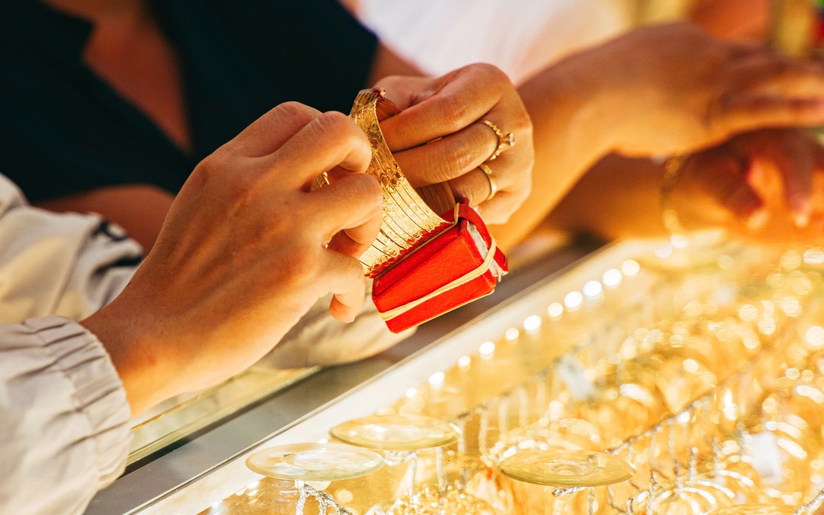 Giá vàng hồi phục bất chấp tin Nhà Trắng xem xét giảm thuế cho Trung Quốc